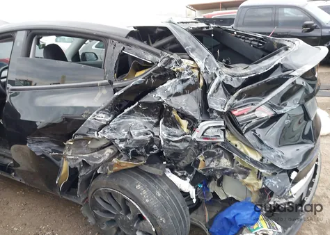 2022 Tesla Model Y Performance Dual Motor All-Wheel Drive z USA, uszkodzony, nr VIN 7SAYGDEF5NF401073